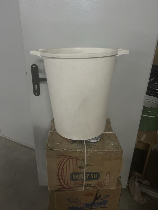 Продам нмкость 25 л