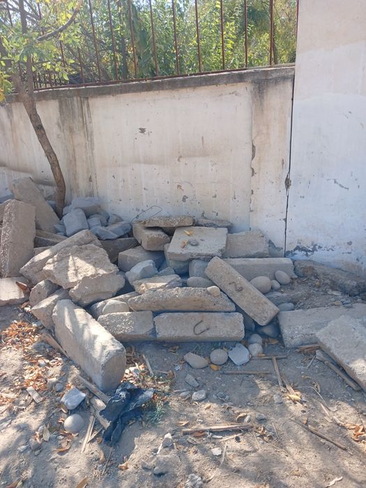 Beton va plita sotiladi