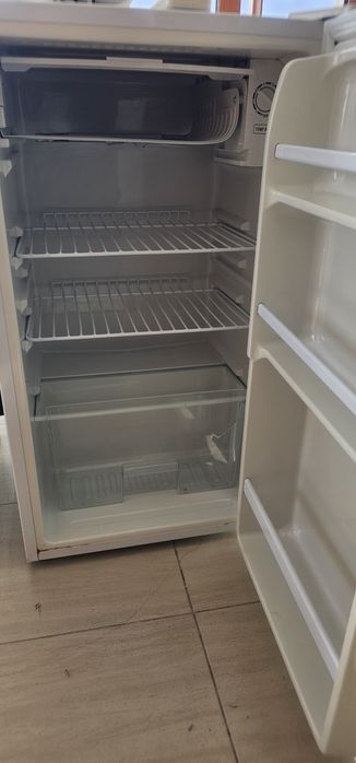 Хладилник Midea малък