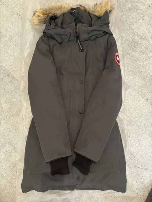 Проодам пуховик canada goose оригинал
