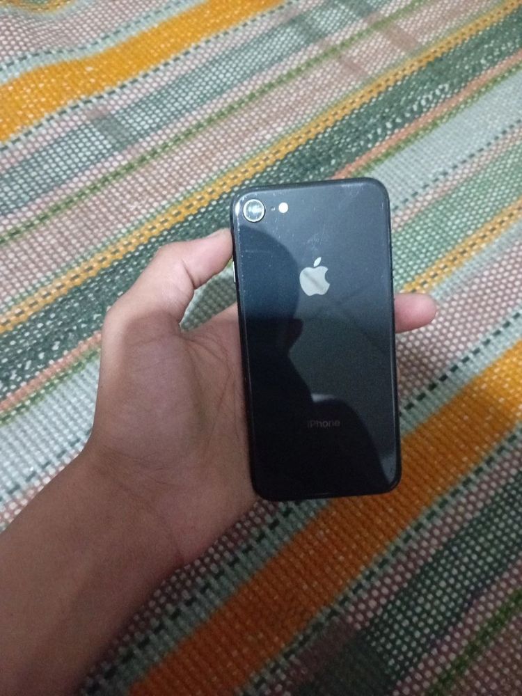 iphone 8  tiniq tel yomkist 100 usiliniy qoyulgan 64 talik