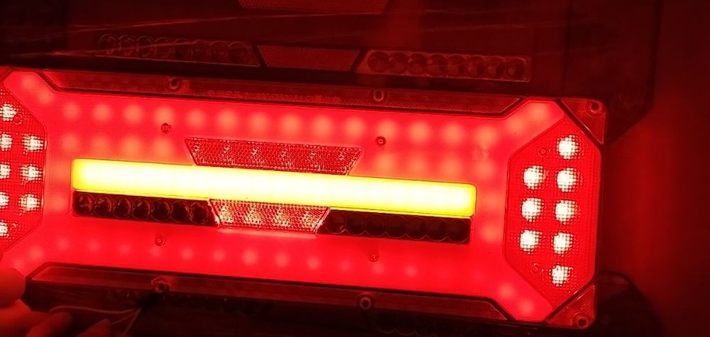 Set 2 lampi spate cu SEMNALIZARE DINAMICA 12-24V

Lampi spate LED, 6 f