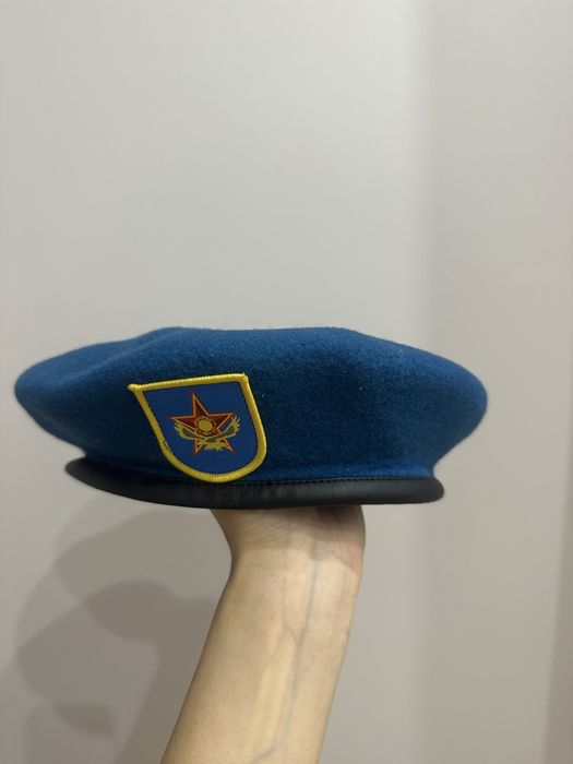 Беретка синего цвета