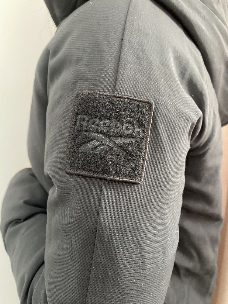 Продаётся куртка Reebok