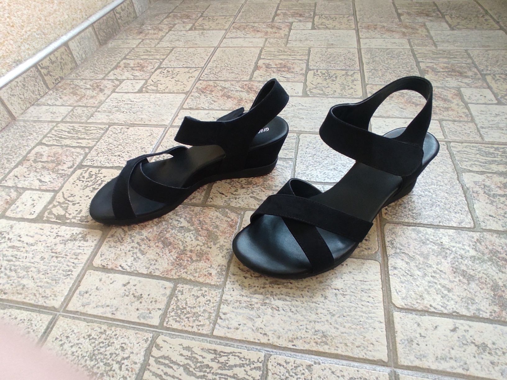 Велурени сандали Deichmann номер 43