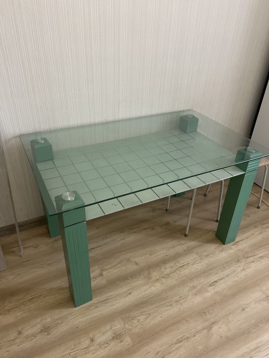 Отдам бесплатно обеденный стол.