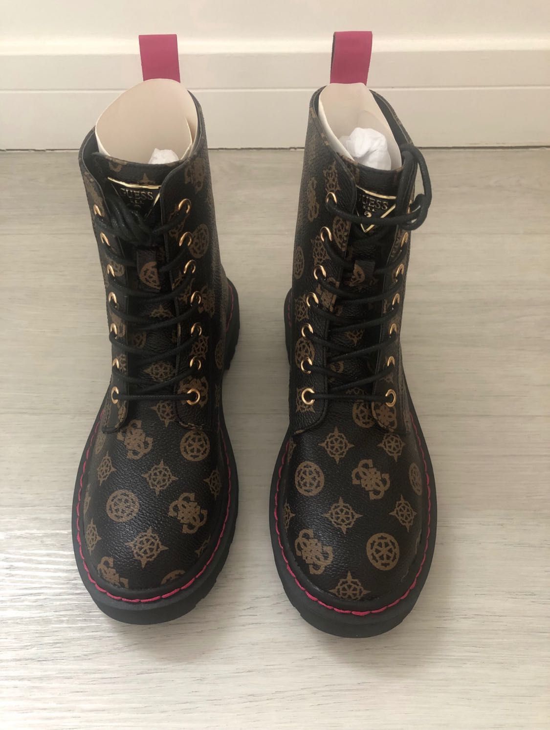 GUESS чисто нови боти в налични размери 35 и 36.