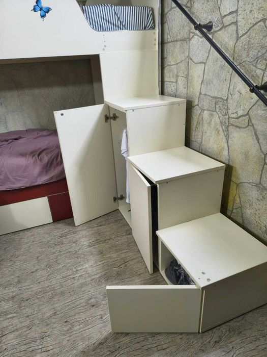 Vand pat supraetajat cu saltele