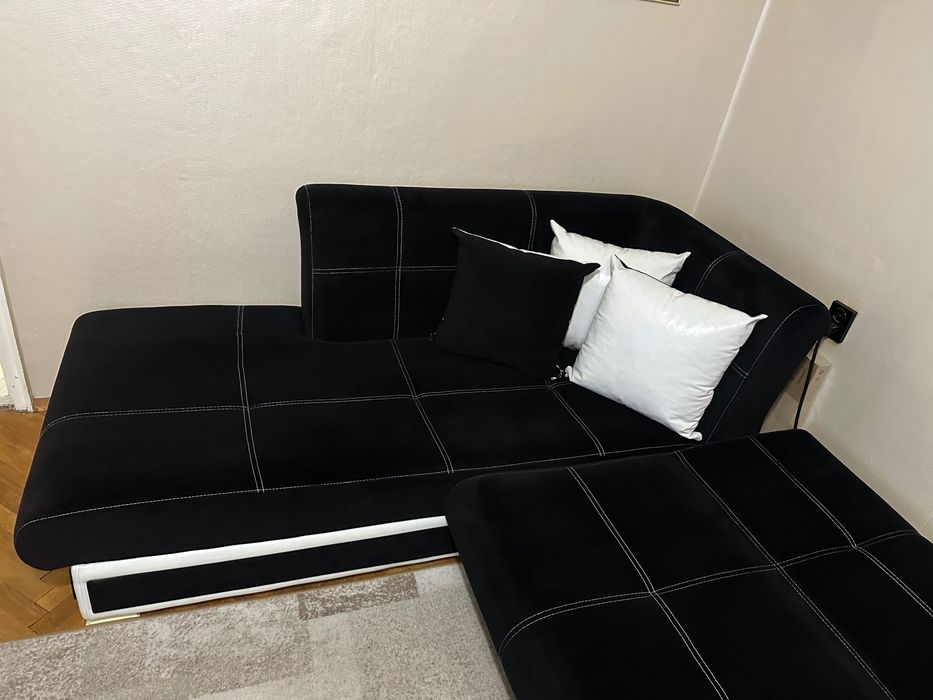 Ъглов диван с лежанка