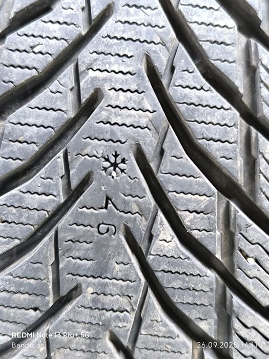 Зимни гуми Nokian 235 45 17, 2 броя
