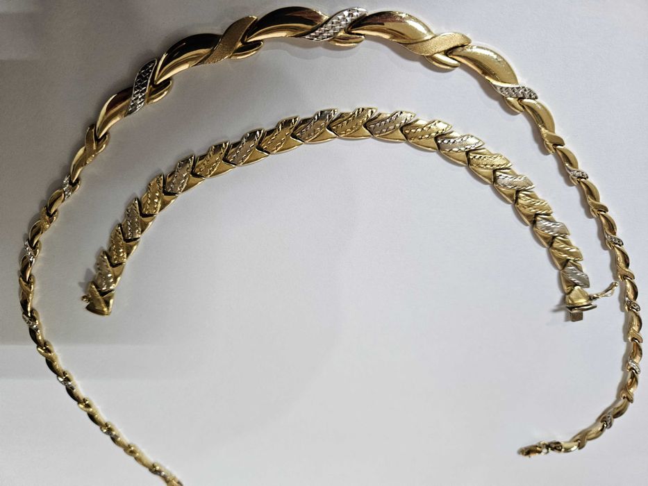 Aur Set Colier 14 K, 300 lei gramul.