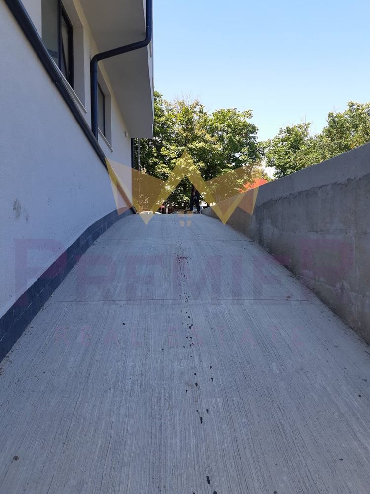 Гараж за 2 коли в кв. Левски