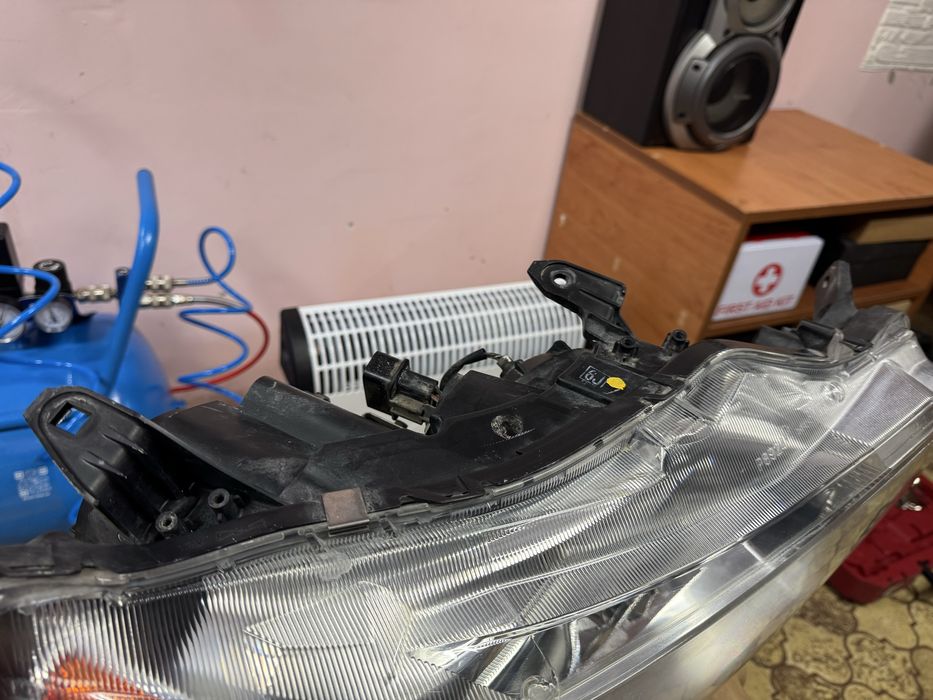 Десен фар Mitsubishi Outlander