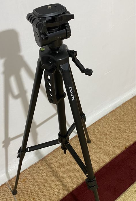 Штатив для фото и видео сьемки