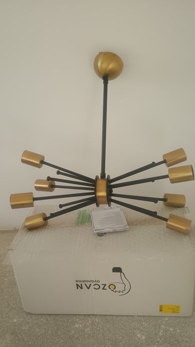 Lustra pe tija, noua, moderna.