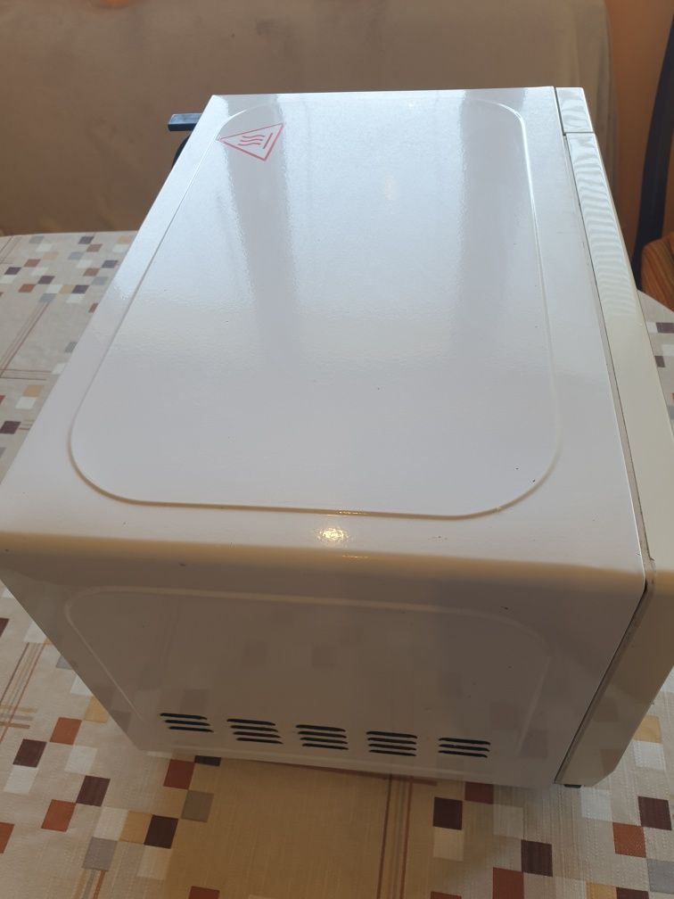 Микровълнова фурна Gorenje MMO 20 MGW.