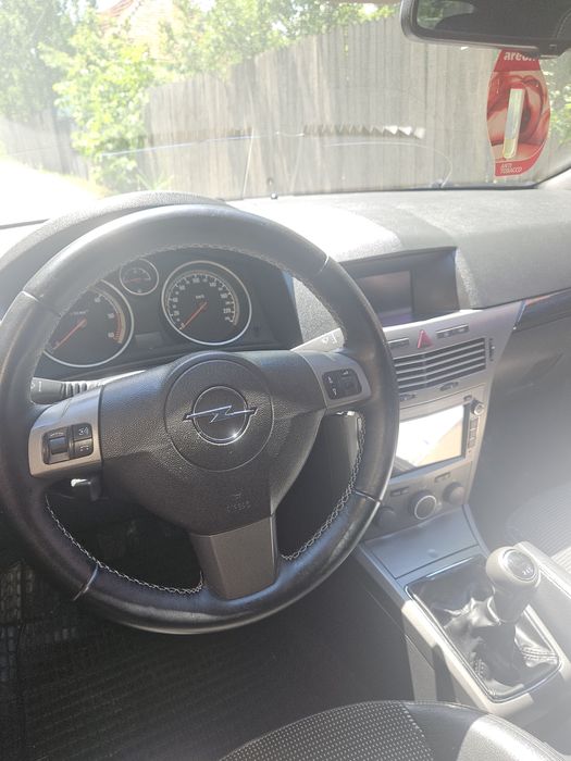 Opel astra h gtc