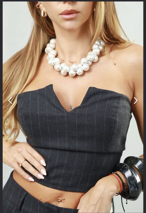 Сиво Бюстие  Pause