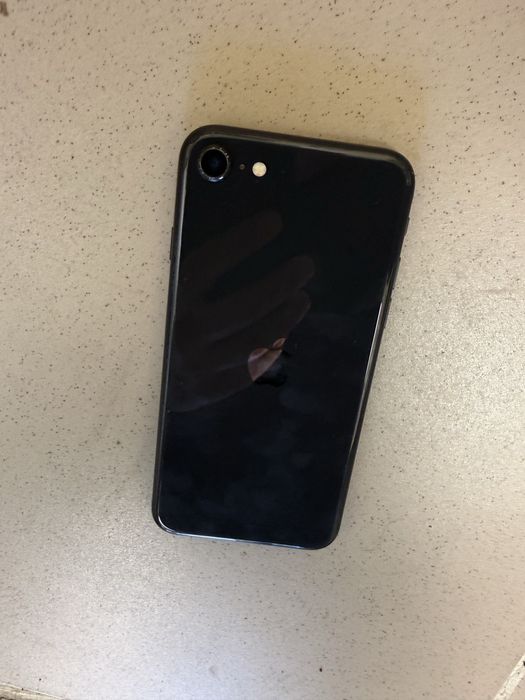 iPhone SE (2020) 64gb / с дефект