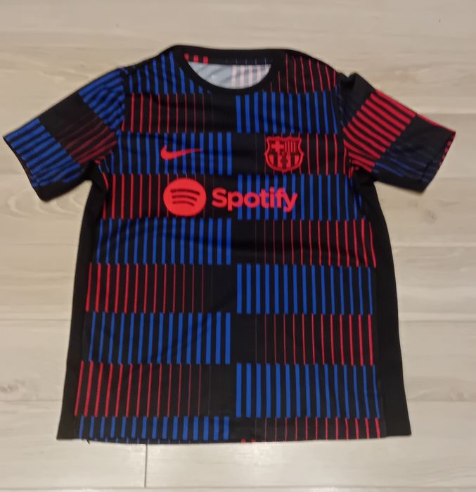 Pre-match тениска на Барселона от сезон 2024/25