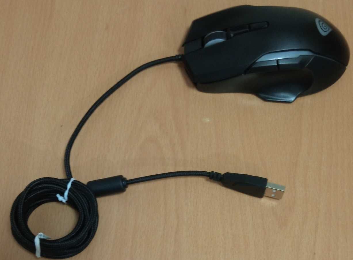 Vand Mouse Gaming Genesis Xenon 220  cu fir mufa USB si Iluminare RGB