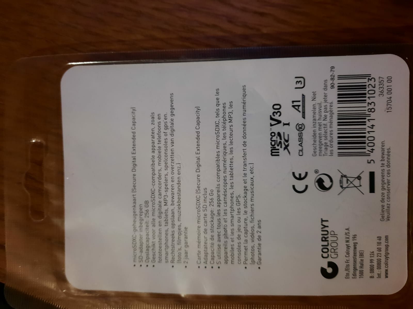 Vând 2  carduri 256 GB originale