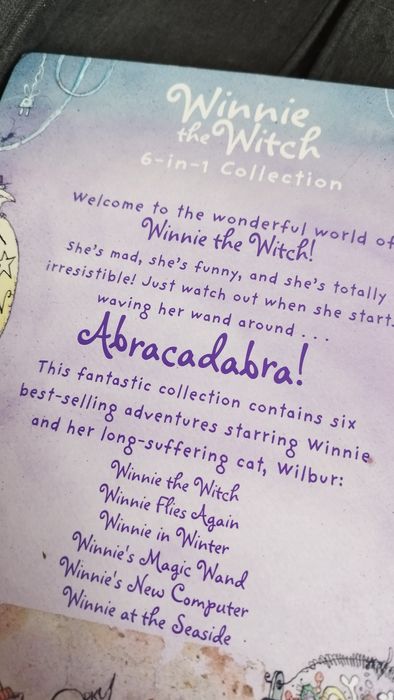 Вещицата Уини - книжки на английски Winnie the w