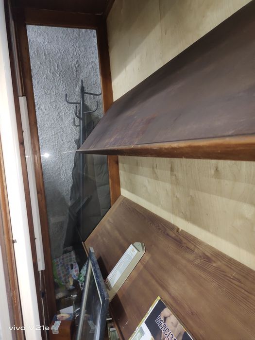 Продаю большую деревянную витрину Ранее использовалась как