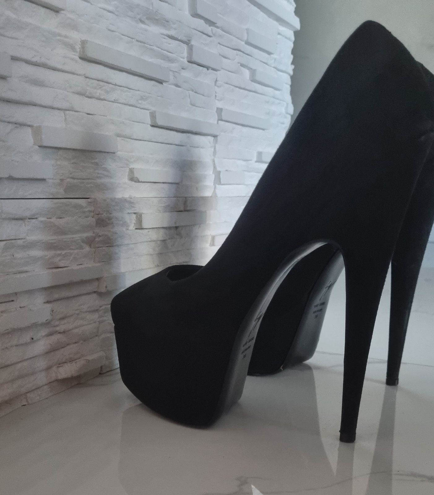 Giuseppe Zanotti 37 номер