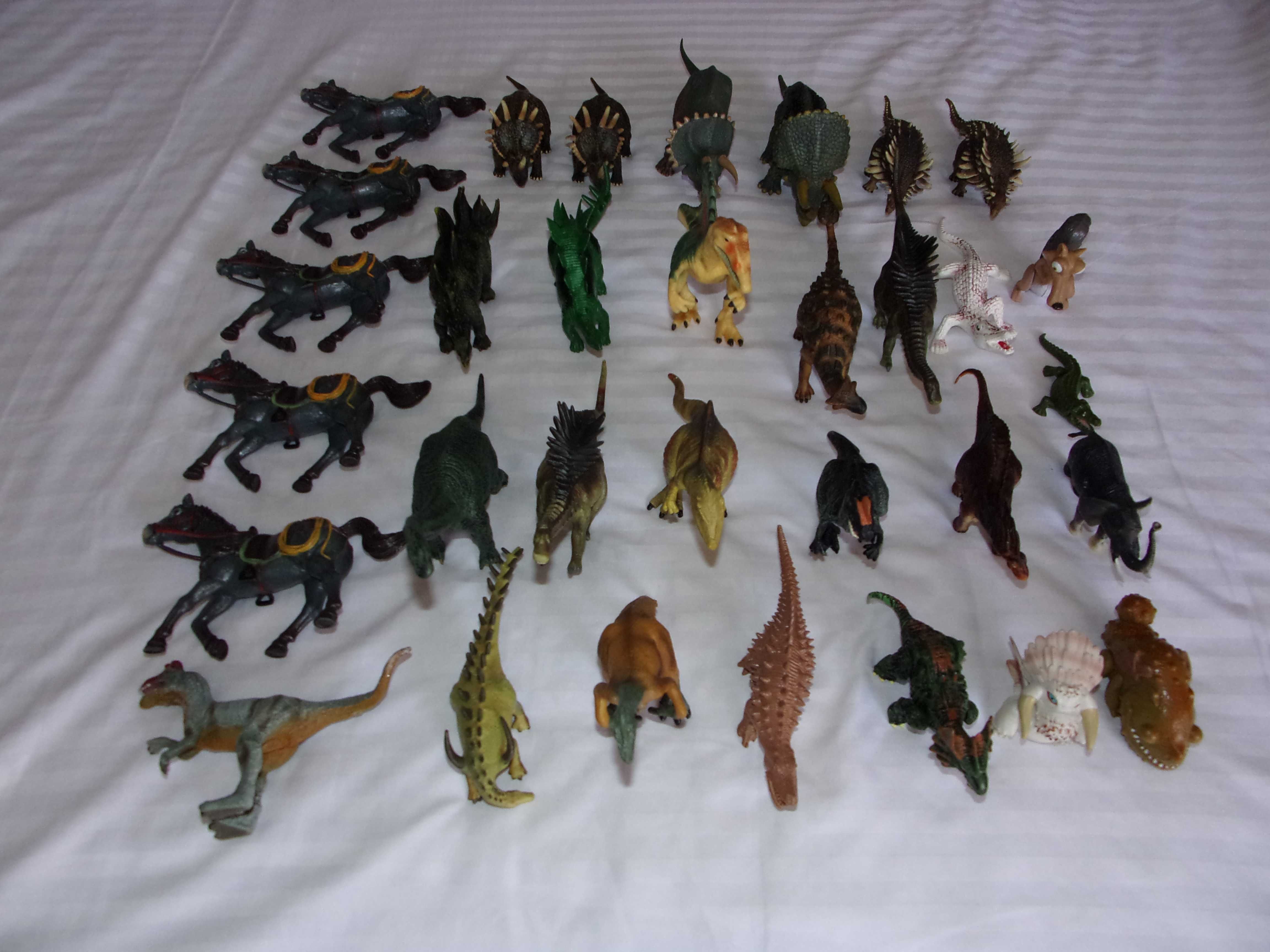 Jucarii (dinozauri,caluti) din plastic Originale