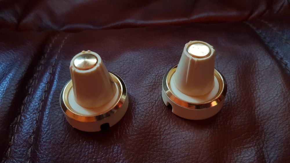 Pereche butoane radio pe lampi