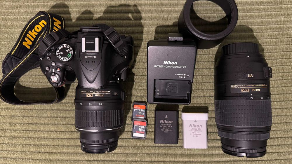 Nikon D5200 + obiectiv 55-300 + accesorii