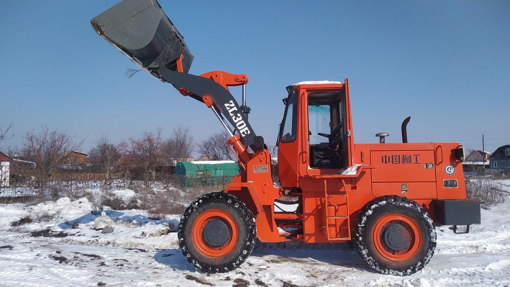 Продам погрузчик двух кубовый. Технический в хорошем сост.