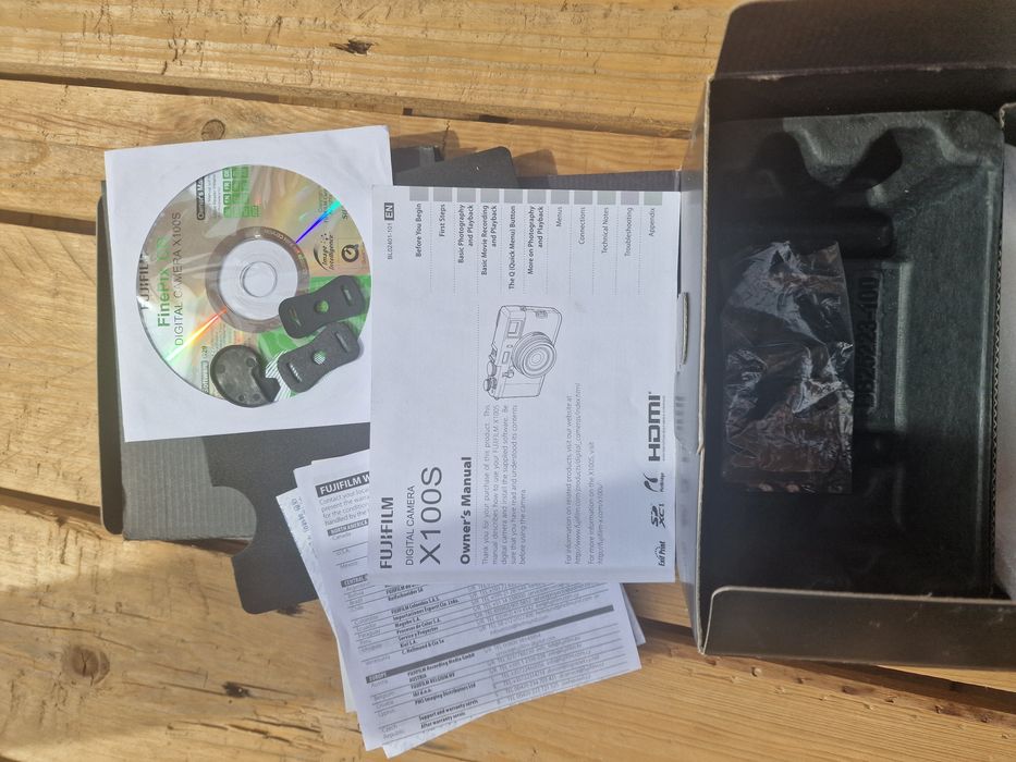Cutie originală Fujifilm X100S + chestii