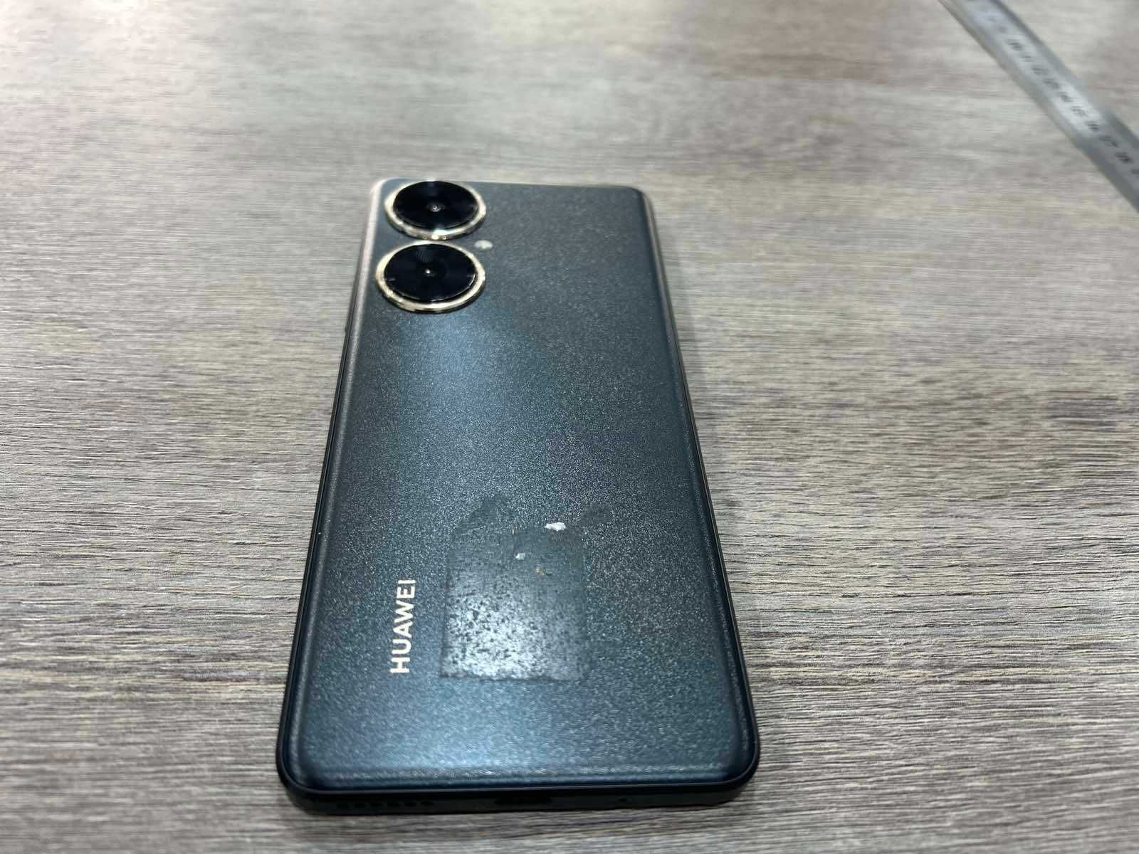 Продавам Huawei Nova 11i – Перфектно състояние!
