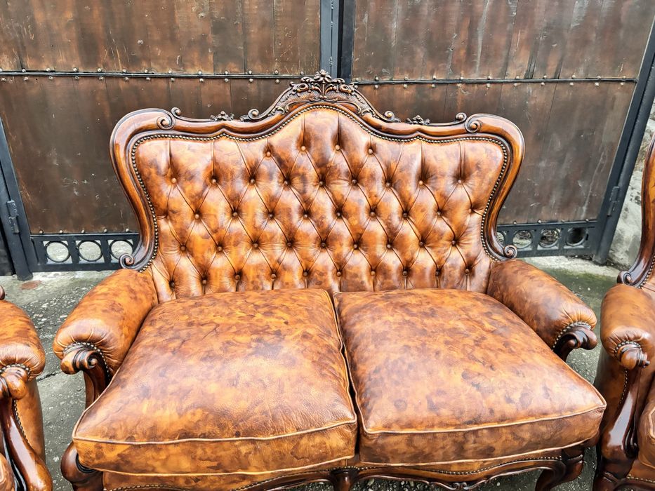 Canapea stil chestefield