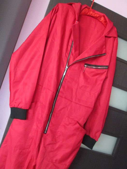 pantaloni  salopeta rosie cu gluga M