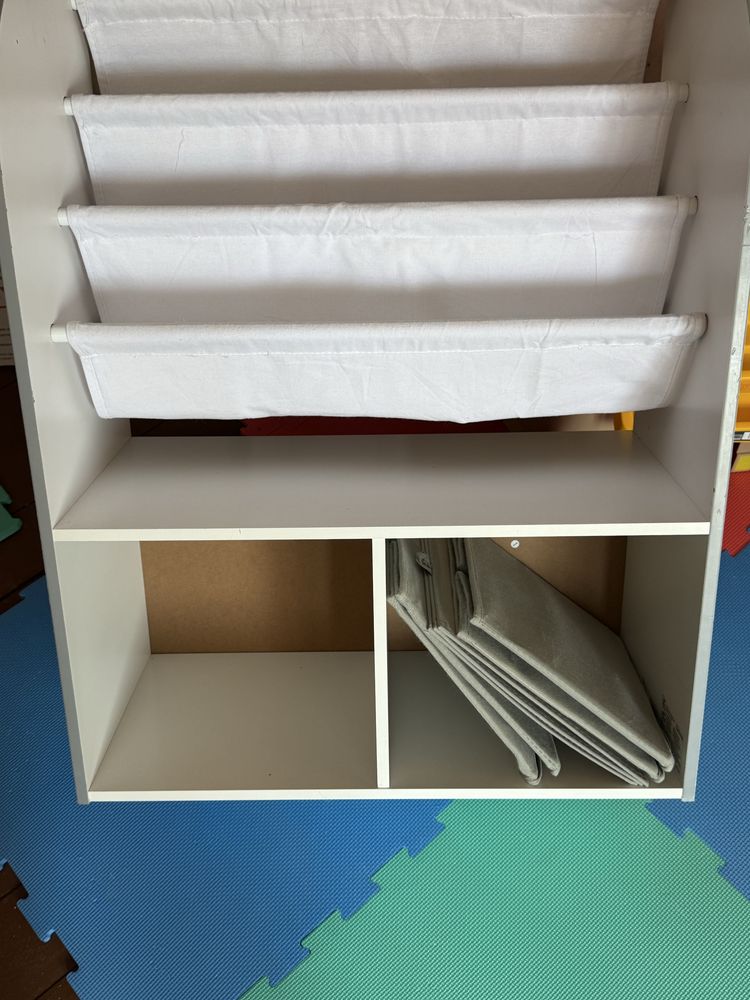 Детска дървена етажерка за книги