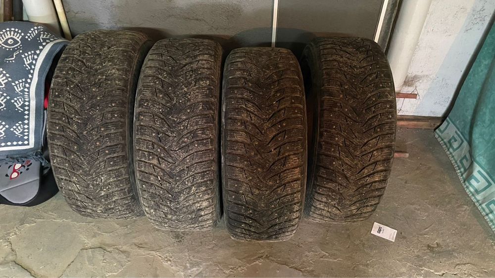 Продам зимнюю резину 285/60/R18