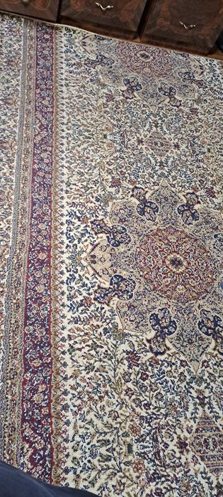 Продаётся ковёр в отличном состоянии