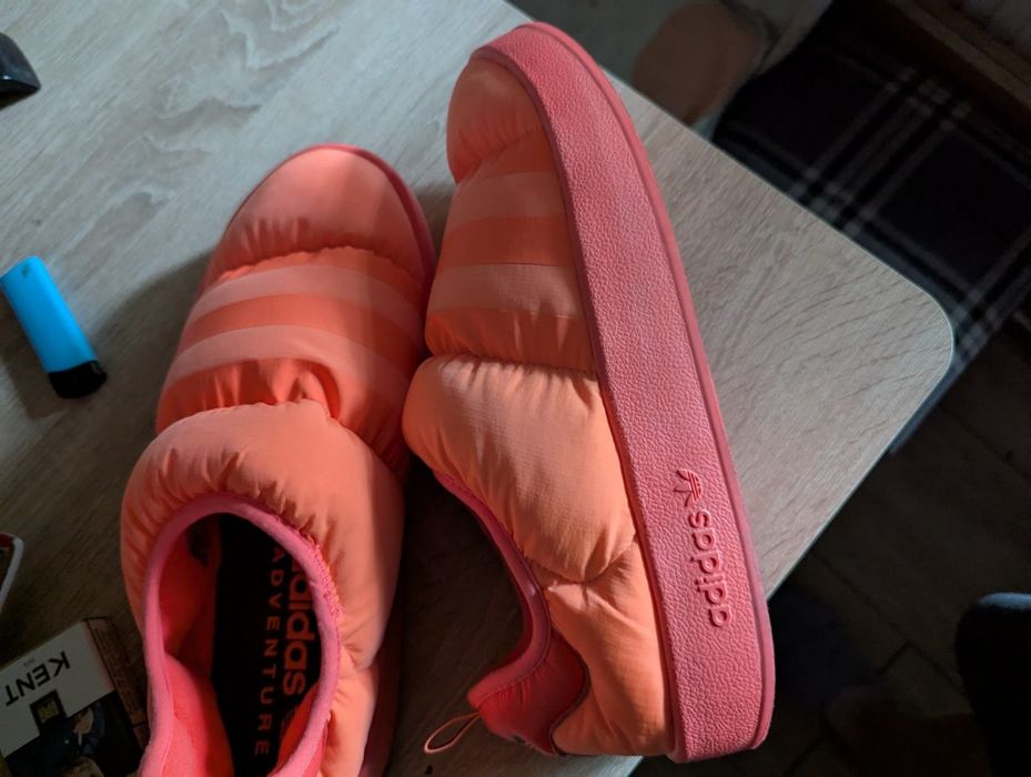 Vând adidasi -Adidas-culoare deosebita..mărimea 44