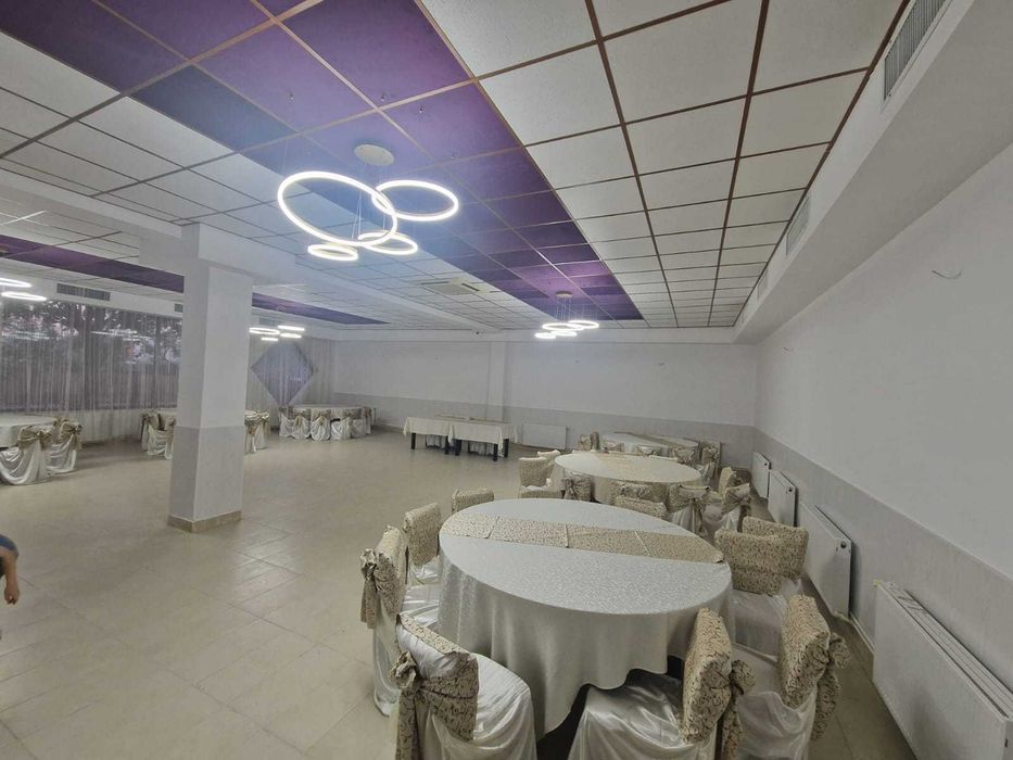 Mese rotunde lemn ( 8 - 10 persoane) pentru evenimente