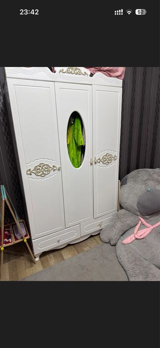 детская мебель (кроватка + шкаф)