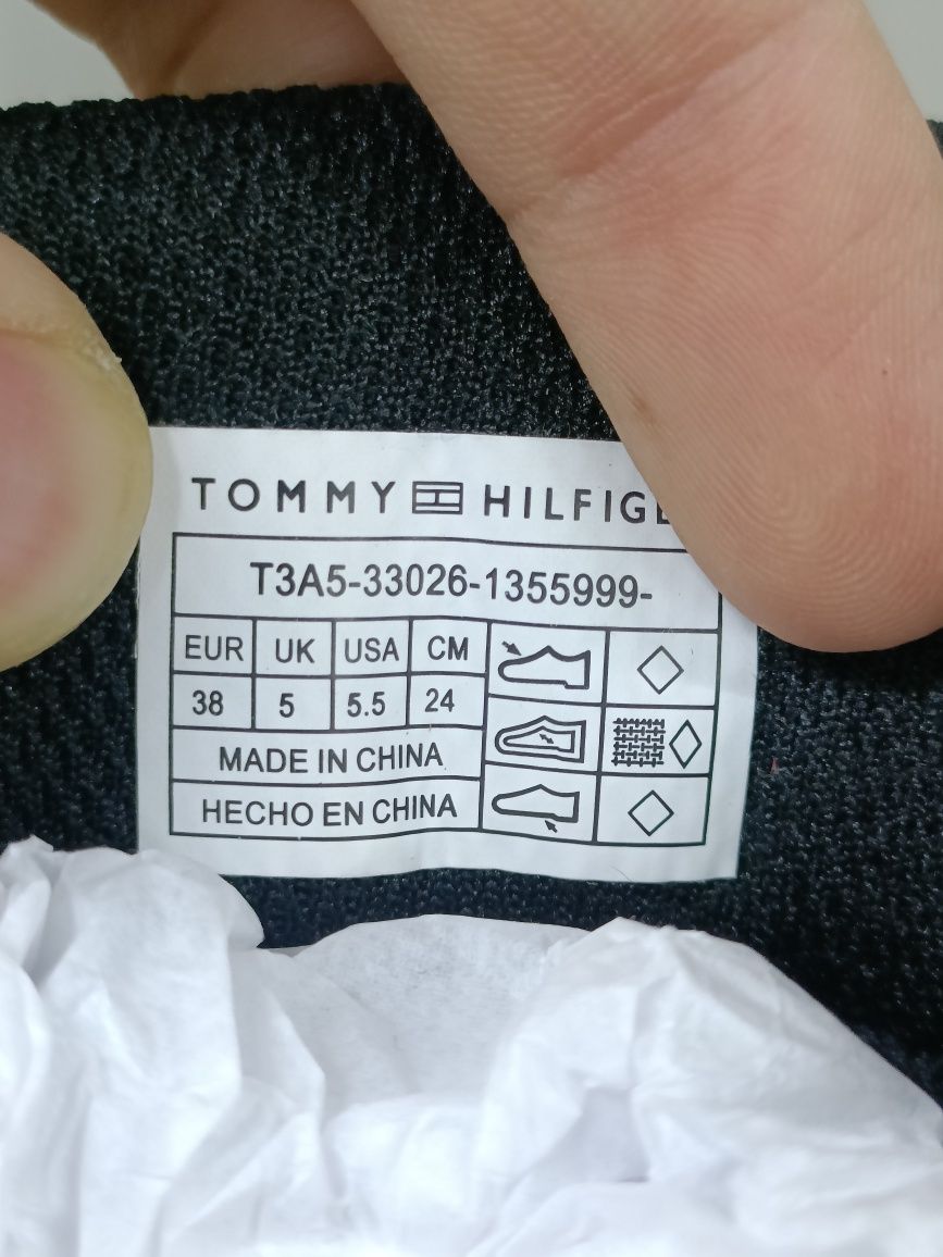 Ботуши Tommy Hilfiger номер 38 код 12A