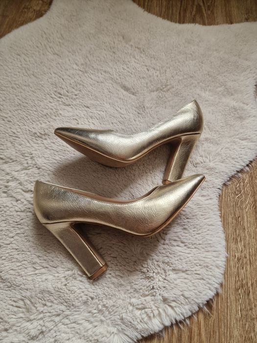 Pantofi cu toc P.O.E aurii