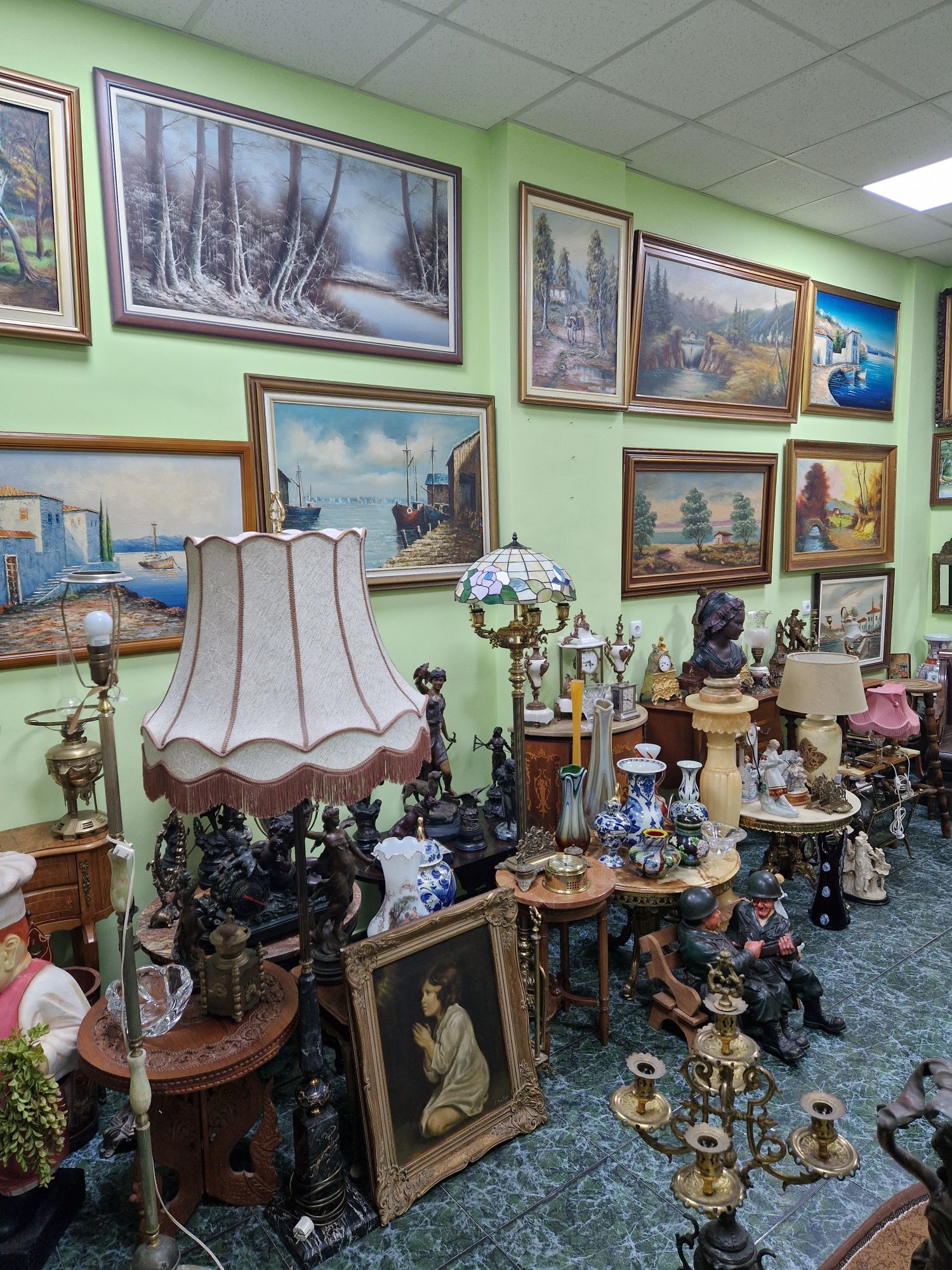 Чудесна антикварна италианска колекционерска фигура Capodimonte