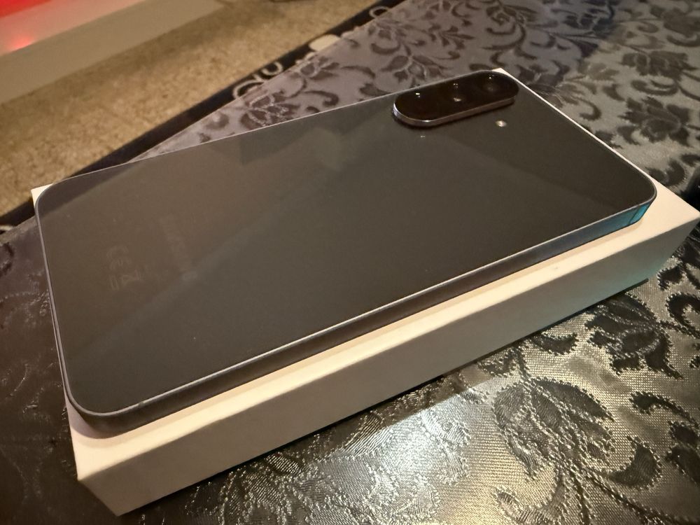 Samsung A56 128GB Grey + 3 кейса