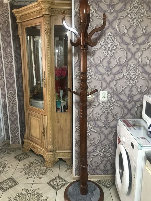 Продаётся вешалке деревянный новый