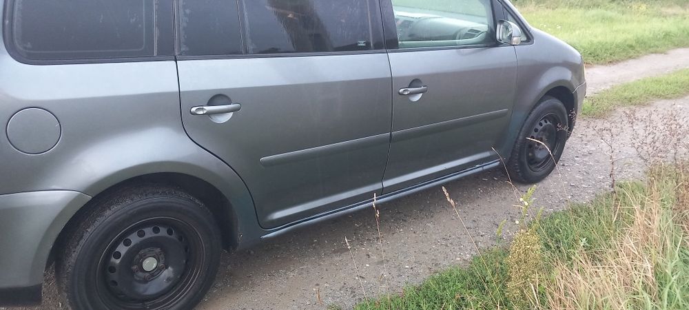 Vând Volkswagen Touran