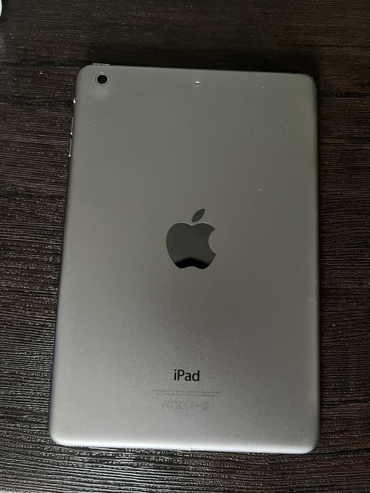 Планшет iPad mini 2 в отличном состоянии